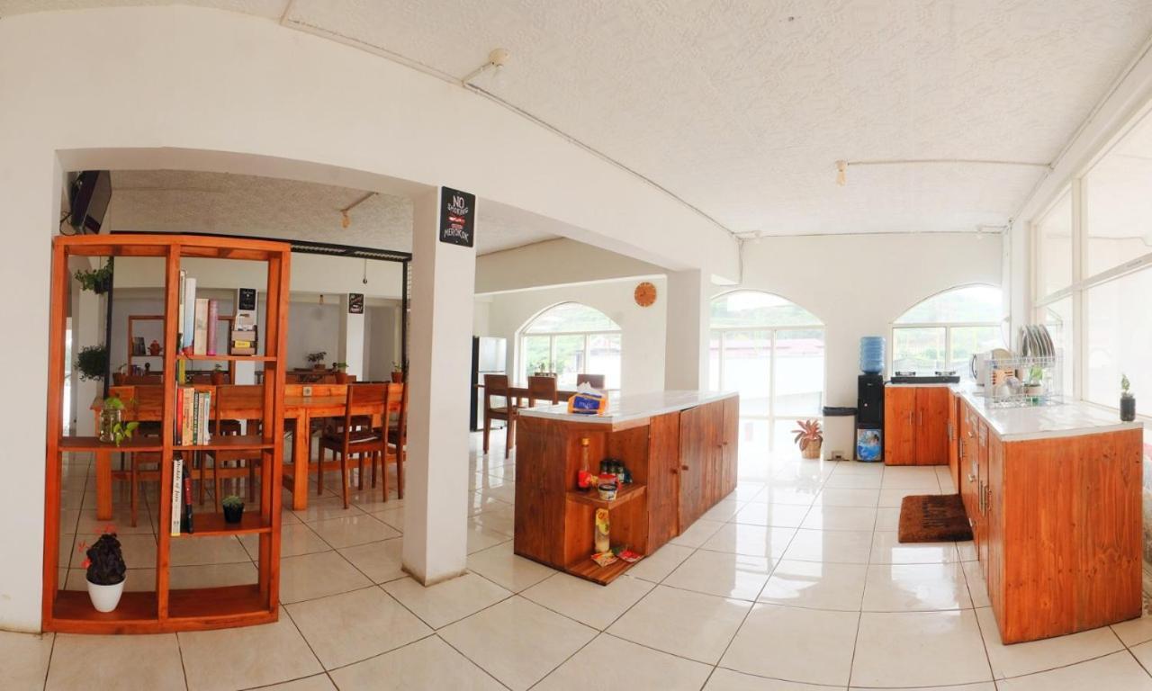 Tani Jiwo Hostel Diyeng Екстер'єр фото