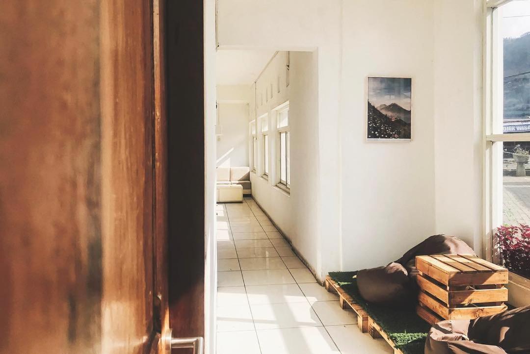 Tani Jiwo Hostel Diyeng Екстер'єр фото