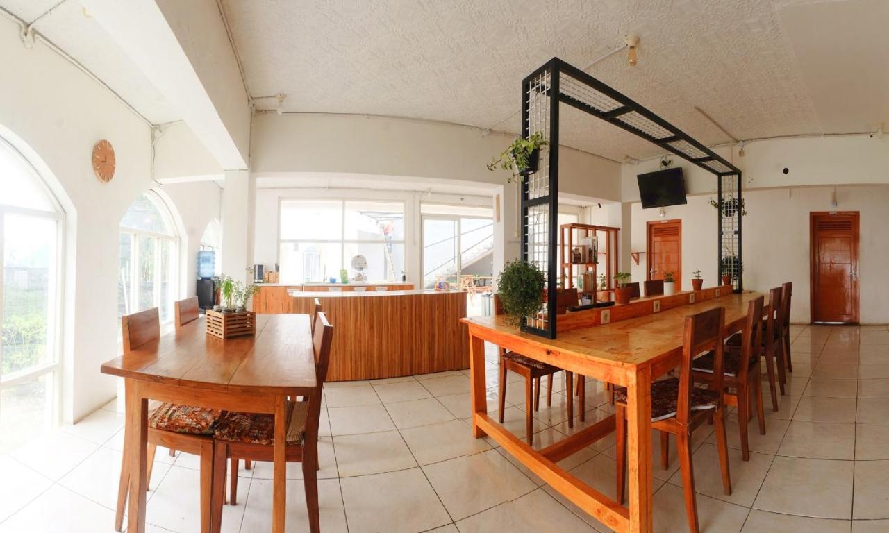 Tani Jiwo Hostel Diyeng Екстер'єр фото